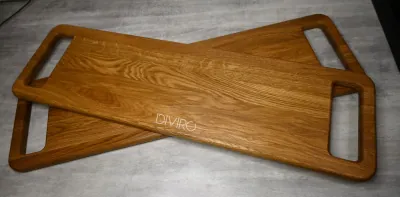 Длинная доска для подачи с ручками, дуб 70×20 см от мастерской DIVIRO